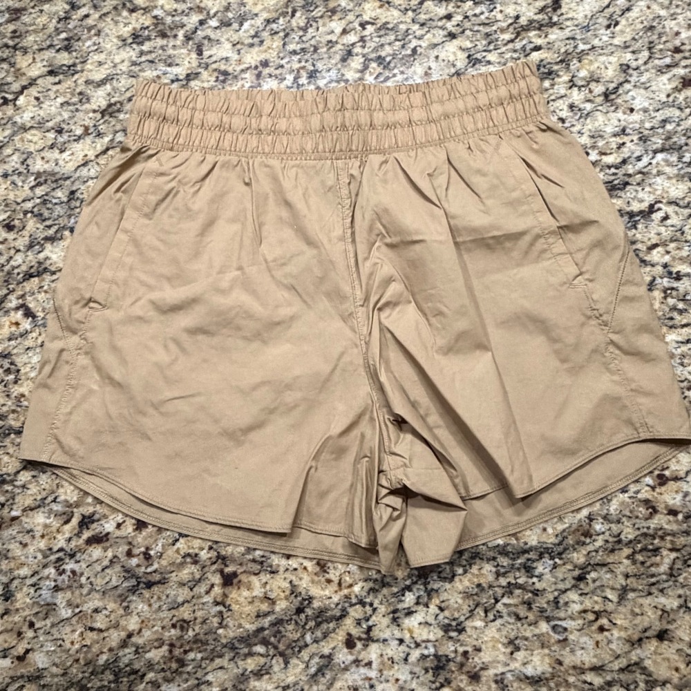 Under Armour Womens Tan Smocked Waist Athletic Training Shorts Size Medium ws